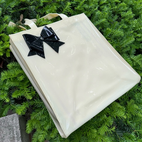 Pale Yellow Jelly Tote with Bow - Picture 5 of 6